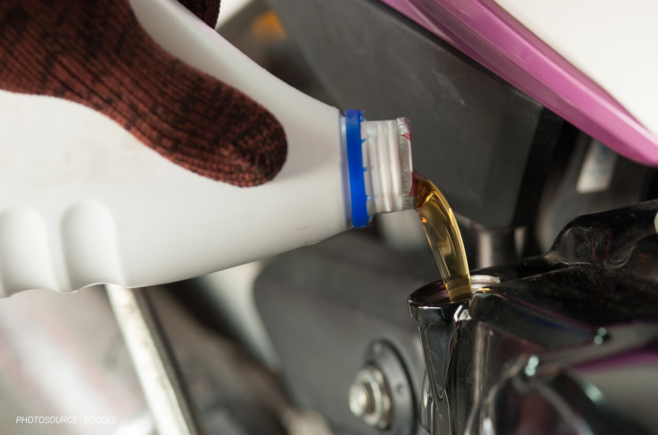 What are the top advantages of motorcycle engine oil?